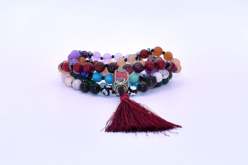 Tutte le piettre dei Chakra, Mokaite, Giada Corniola, Giada Gialla, Giada Verde, Giada Crisoprasio, Angelite, Giada Lavanda, Giada Ametista, Giada Cipria, Aulite, Ossidiana, DZI 3 Occhi, DZi Turchese Corallo, Piema di Seta Rossa
